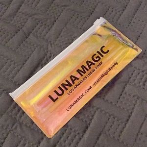 LUNA MAGIC makeup brushes